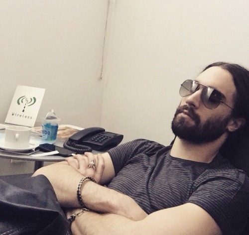 wildtallarico:wildtallarico:wildtallarico:wildtallarico:wildtallarico:Frank “Human Mattress” Sidoris