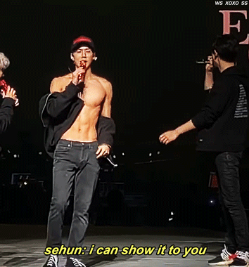 pinchofsuho: whenxoxosmilesunshines: what a tease thisssss guy knows he is hot and he wants us to ju