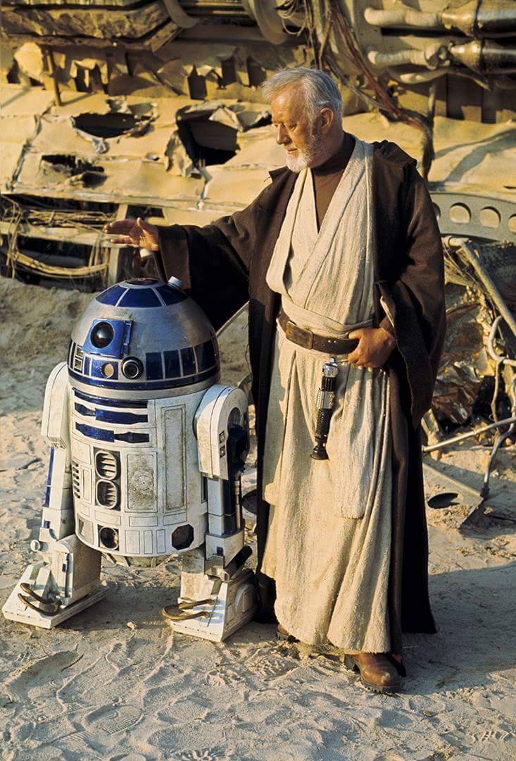 retrostarwarsstrikesback:  R2D2 and Sir Alec Guinness on the set of Star Wars 1977