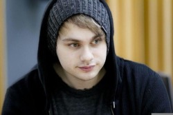 5secondsofsummer-fanpage:  I’m loving the beanie/hood look.