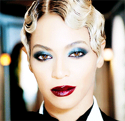 ashburtonboy:   Beyoncé + smile Smiles from the album :) 