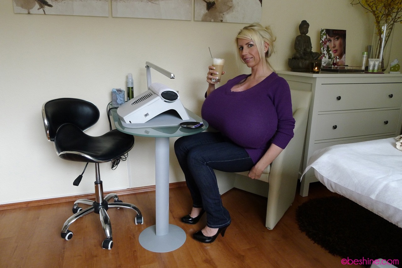 cultofbeshine:  n006813q:  Beshine  so gigantic, such a freak!