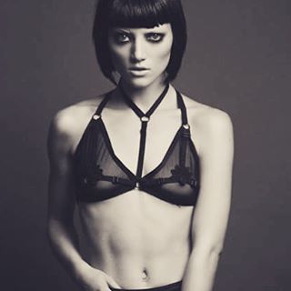 @jordanebbitt by @five.thirty styled by @audstylist makeup by @meglindow in the pastie harness bra