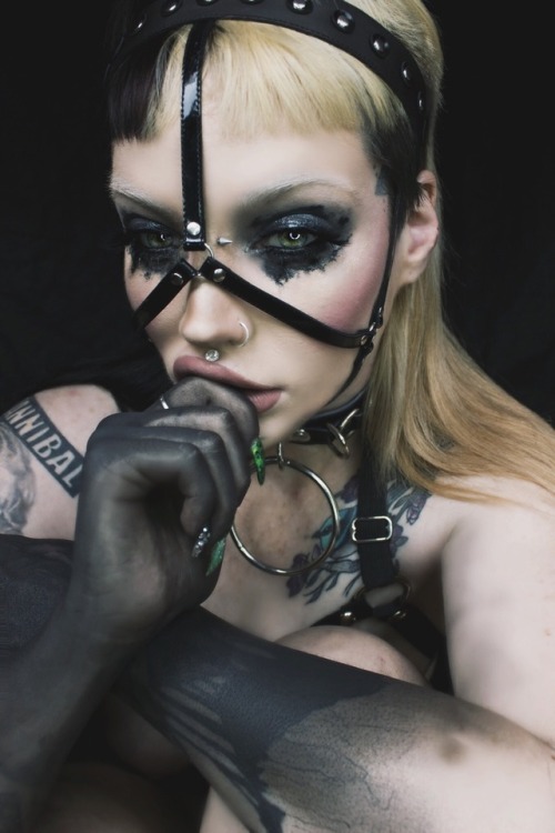 theproserpina: Headband from Katz Little Factory  Harness Lingerie from Shop Melanoir