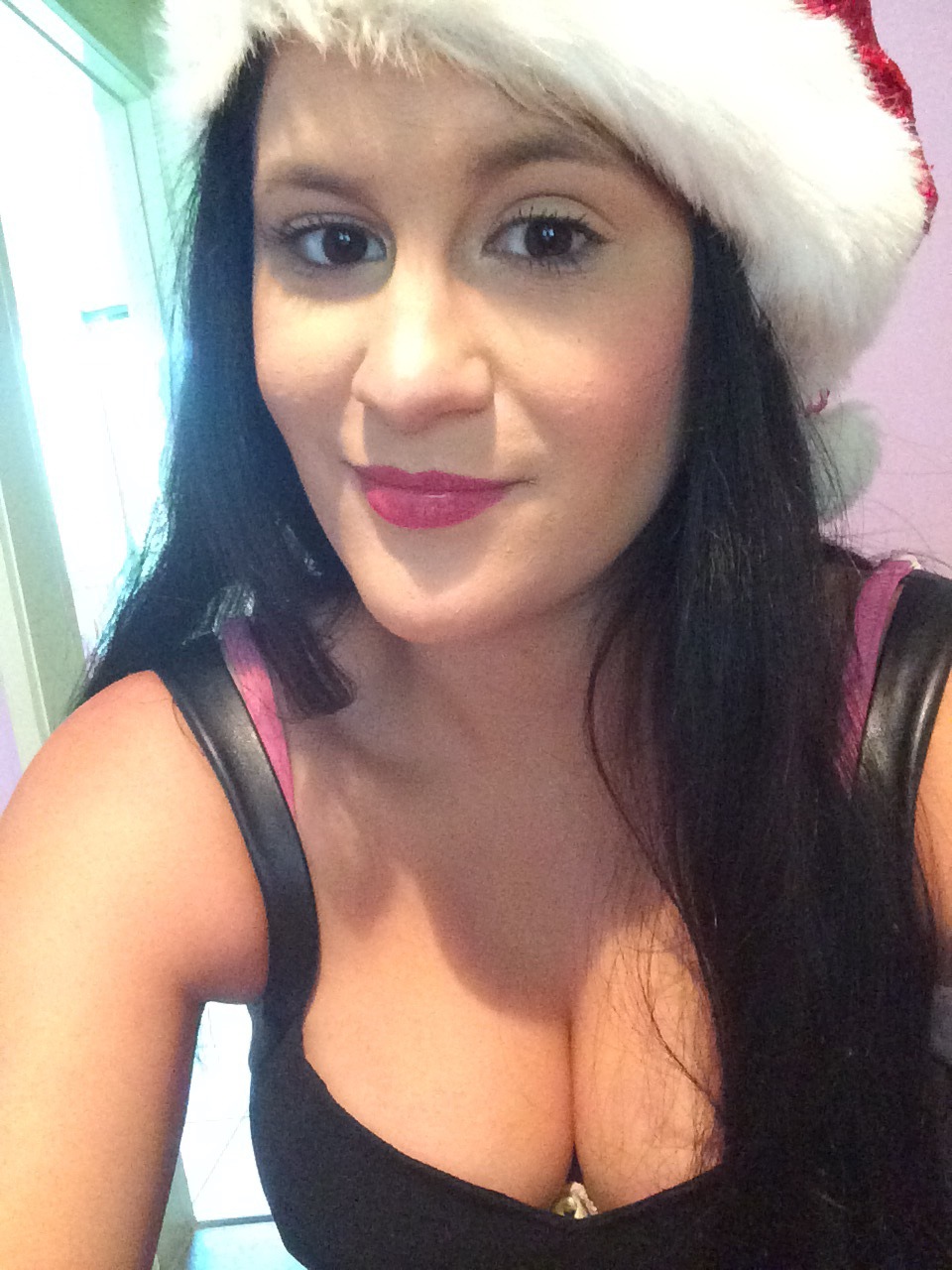 teacupcakesandlipstick:  Merry Christmas 🎅🎄🎁  My girl is such a babe! 😍😍😍😍