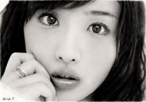 写真を超えた鉛筆画、ぺン１本で描く女優たち　作者「身を削る思い」Pencil art