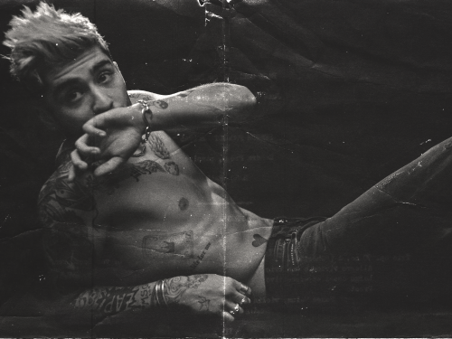 l-o-o-p-y: “Pillowtalk,” Zayn Malik, 2016