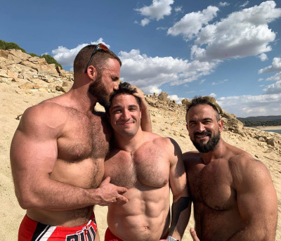 good-husband:You like being in the middle.