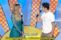 andy-garfield:  Tyler Posey being a precious human being at the Teen Choice Awards