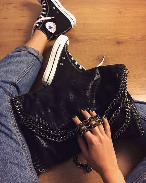 rosegalfashion: “ Le mie #converse con la zeppa hanno finalmente trovato la loro borsa perfett