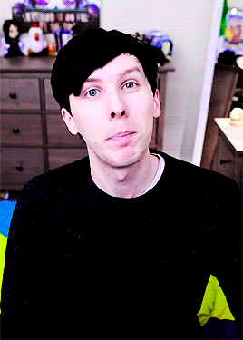 ratinof:100 Days of AmazingPhil → 20/100↳ Reacting to my Baby Videos!