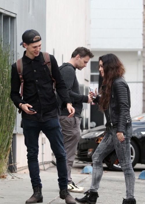 vanessahudgennsss:  Vanessa blog x