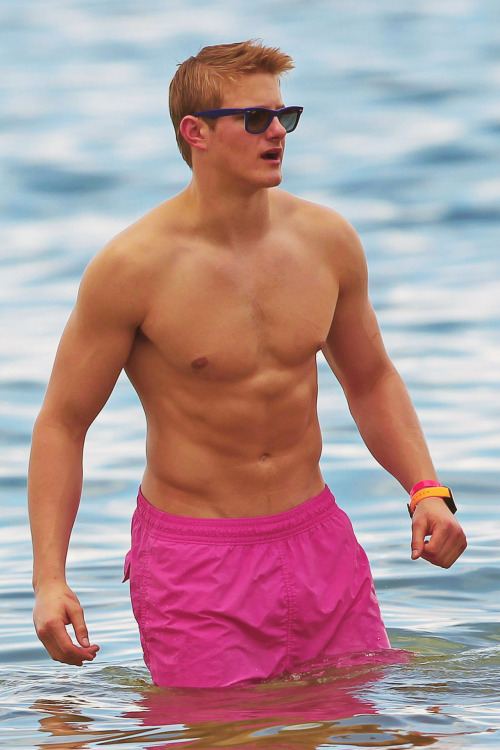 testingnewwaters:  Alexander Ludwig: having a great time at the beach… (Love when those wet shorts cling) 