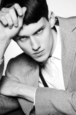 calichele:  Yulian Antukh | ph. Dmitriy Serov (via) 