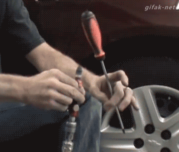 gifak-net:  video: Floating Screwdriver Magic Trick