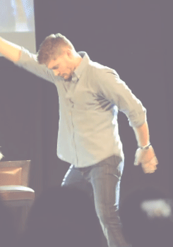 deanyouremyhero:     Jensen “I love to dance” Ackles       JIB CON 2014