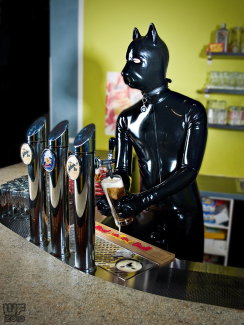 fipius:  Also rubber puppies have to work from time to time. (myself, photographer wf)