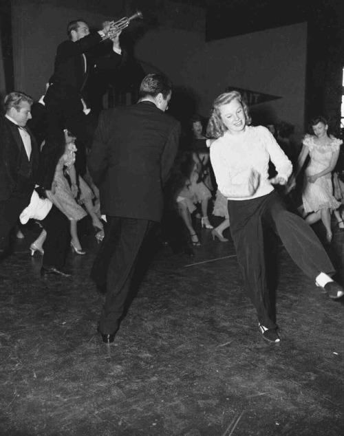 thevintagious: June Allyson and Peter Lawford rehearsing for Good News (1947)