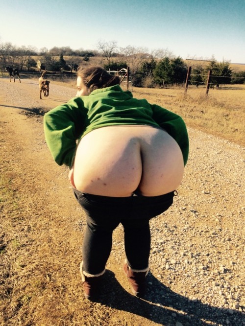 megabooty:  Took a little walk and I felt like flashing my asshole outside!  Pawg Whooty Spread Asshole