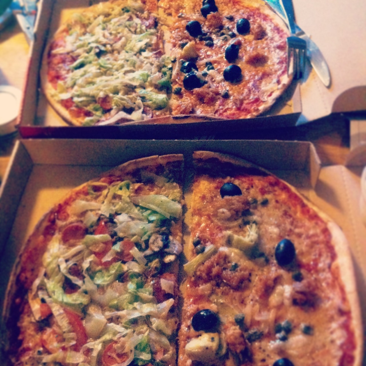 veganpizzafuckyeah:  reblogged from radio-ladi0:  Vegan 50/50 Pizza! Chorizo &amp;