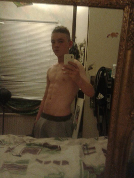 hornybulge:  love bulges and hard cocks poking out 