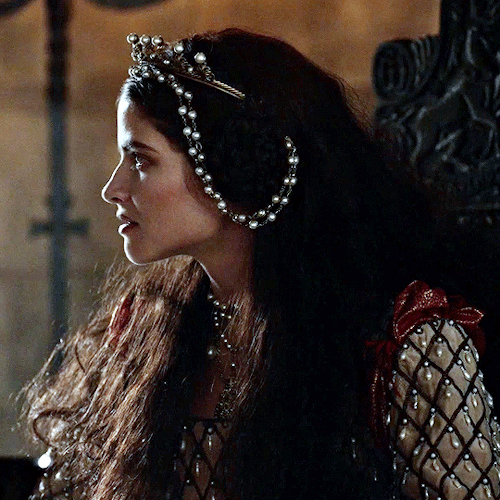 gifshistorical:Alba Galocha as Juana I de Castilla | The Spanish Princess 1.06