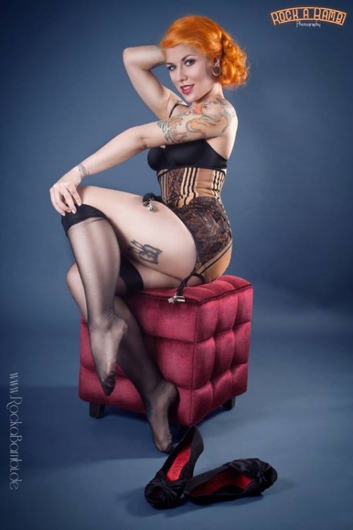alternative-pinup:  Alternative ModelModel Twitter