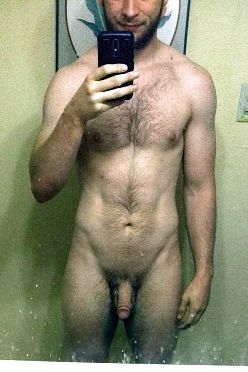 brainjock:  Skinny-Fit Ginge Bro!  Love me some str8 gingerboy! This sexy bro is 20 yo and 5'9. I love how his body looks all  young, pale, and innocent, but his body hair makes him a diry diry boy!