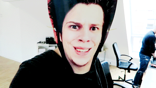 youtubemyfuckinglife:  Casi melo … casi sakhfklsahflksahf