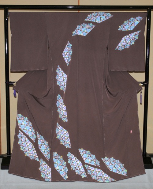 The 43rd Exhibition of Traditional Kaga-Yuzen CraftsVisiting kimono “Kiriko-zaiku” by Sh