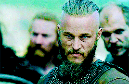 herzdieb:  Ragnar Lothbrok in every episode → Season 2.01 •  Brother’s War Is this what you really w
