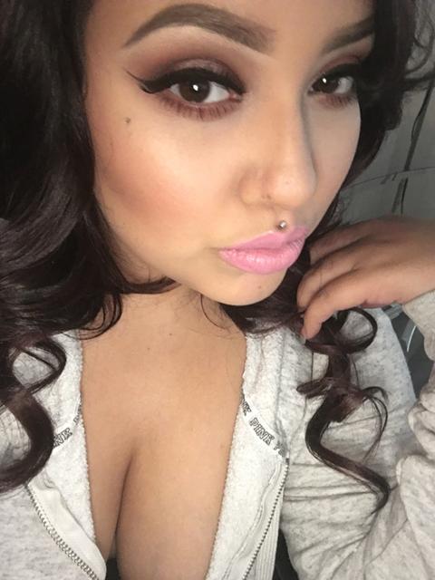 latinashunter:  Beautiful Thick Mamasota Perfection!