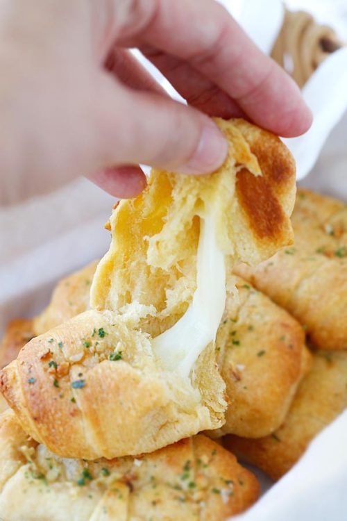 foodffs:Garlic Butter Cheesy Crescent RollsReally nice recipes. Every hour.