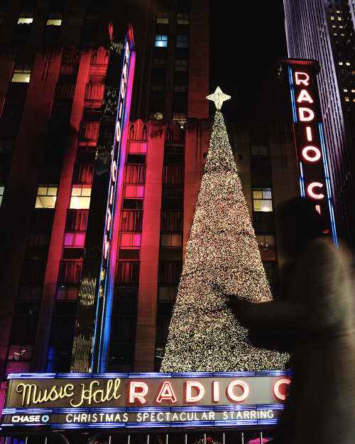 Radio City Christmas (source) | Instagram - DemiGodxTonio