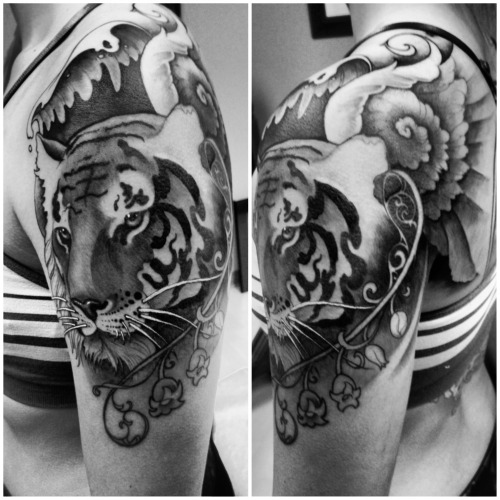 fuckyeahtattoos:  Still have a few small details to finish up - but I thought I’d share anyway :) this lovely tattoo was done by the amazing Deran Hall in Greensboro, NC.