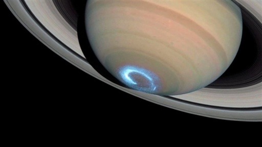 quantumaniac:  Saturn’s Rave Looks like there’s a rave on Saturn. The (top) ultraviolet