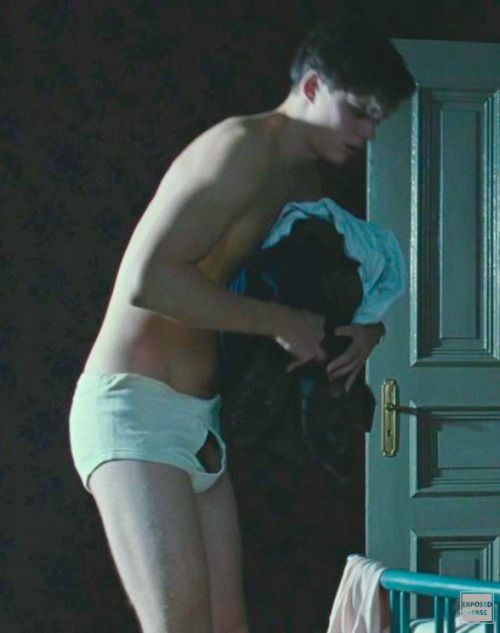 exposedteaseceleb:  Bill Skarsgard (Actor who Plays ‘IT’) in Simon Oaks