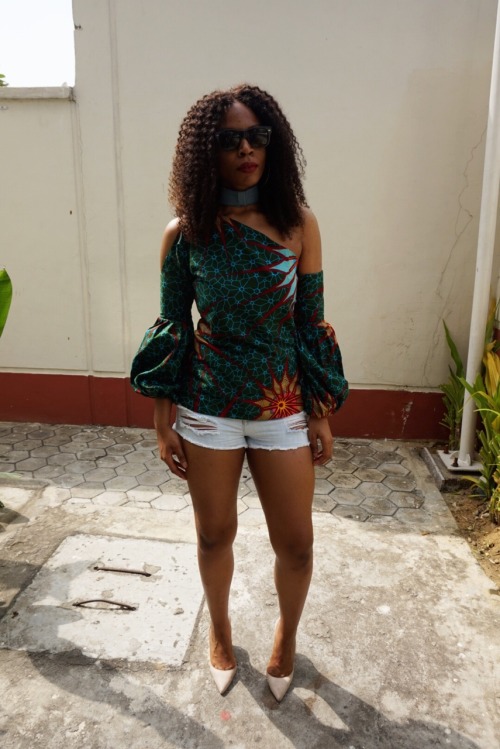 simplysahanie: I’m finally back! I’m in Lagos and I’m enjoying this weather!  Deni
