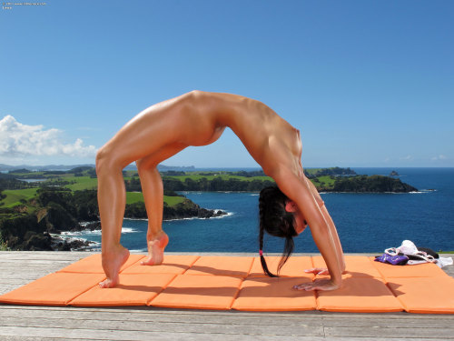 Porn contortionistas:  naked yoga photos