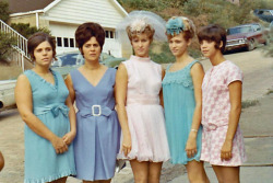 vintagebrides:  1960’s bride with her bridesmaids