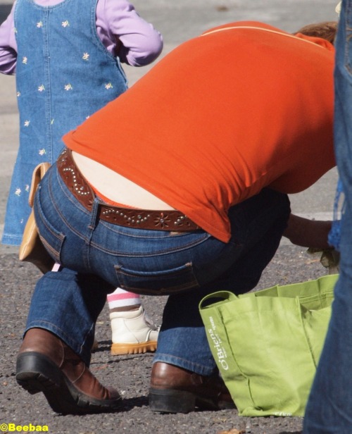 jessicaromano411: Orange shirt and matching panties! I like the belt,looks great