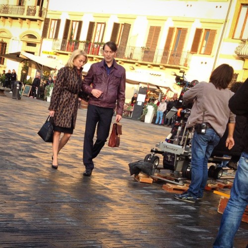 haanigram: madsmikkelsennews: Mads Mikkelsen and Gillian Anderson filming Hannibal in Florence [x] c