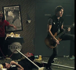 drowning-in-colors:  THE THINGS 1. Alex Gaskarth and the leg thing 2. Tony Perry
