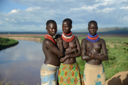 Karo girls, by Jean-Christophe Huet.