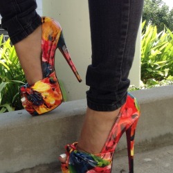 ilovecuteshoesblog:  Bow Decor Peep Toe Pump