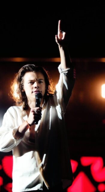 hellockscreens:  ✧ Harry + otra fireworks lockscreens ✧    ✧ please like/reblog