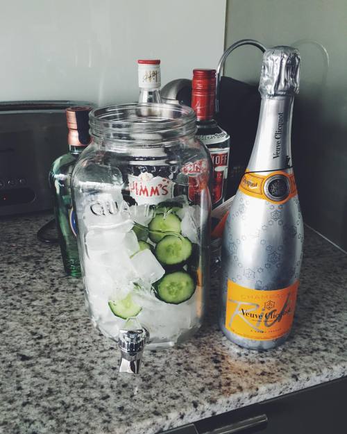 Sunday Cocktail Sessions with @veuveclicquot #veuveclicquot #veuverich #cocktails #cucumber #summer 