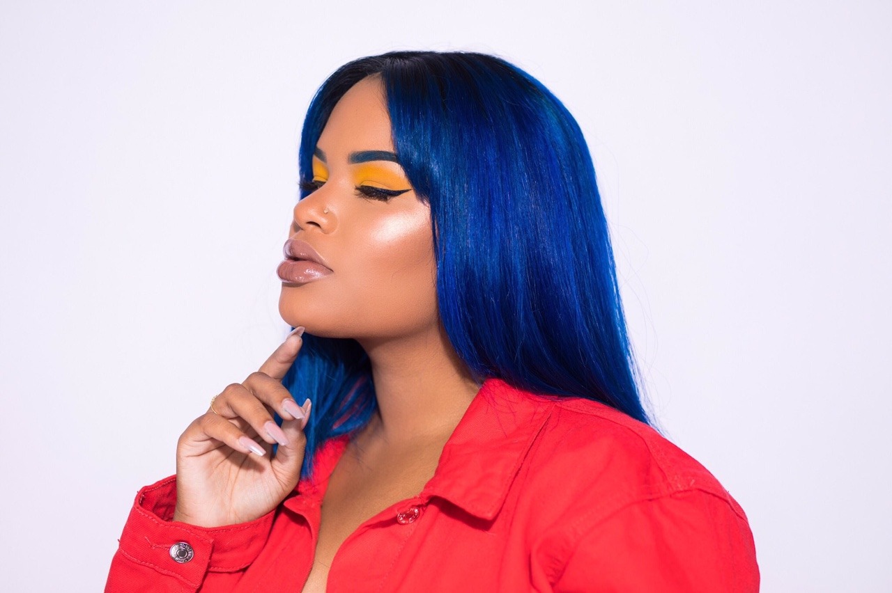 cocoabutter-brushes:Alissa Ashley giving us primary color vibes 🌈