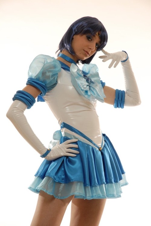 missmacylarue: supersissyjulia:Sailor moon latex outfit? Even better, Sailor Mercury latex outfit