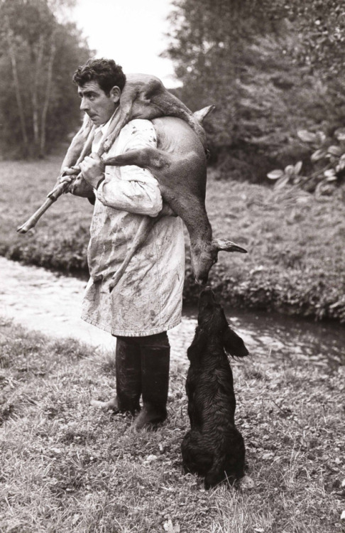 au-meme-endroit:middleamerica:Eure-et-Loir, 1968, Henri Cartier Bresson@4a0000